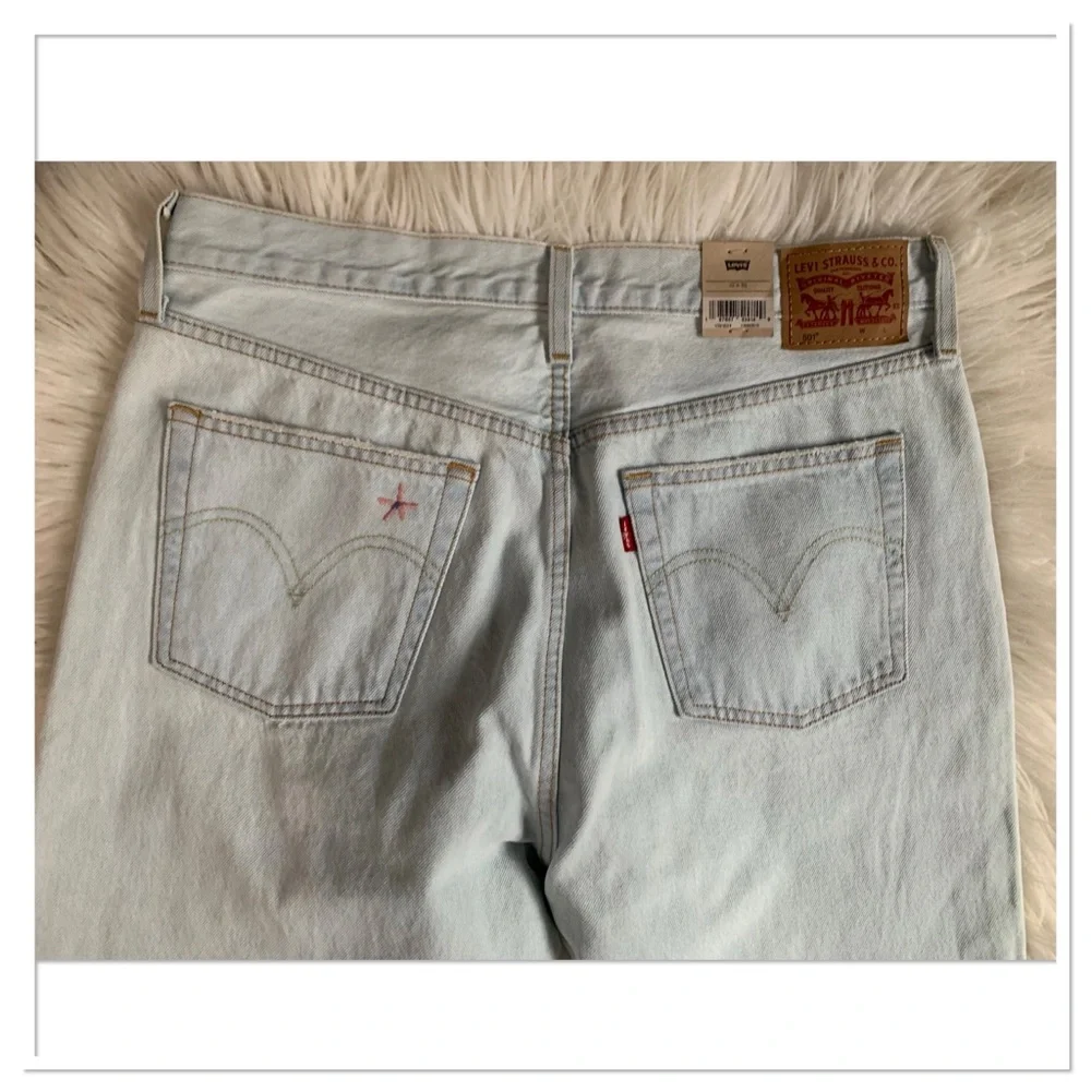 NWT Levi's 501 Light Wash Embroidered Jeans Blue Size 32 - Picture 8 of 15